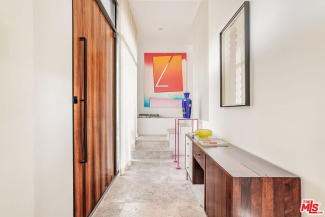 Photo - 1588 N Doheny Dr