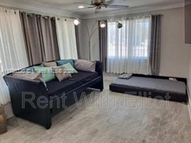 Photo - 2242 Polk St