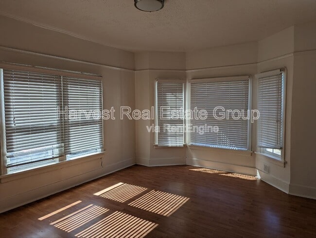 Building Photo - 1532 8th Ave Unit 2