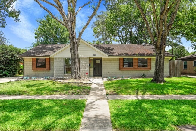 Building Photo - 5522 Braesvalley Dr