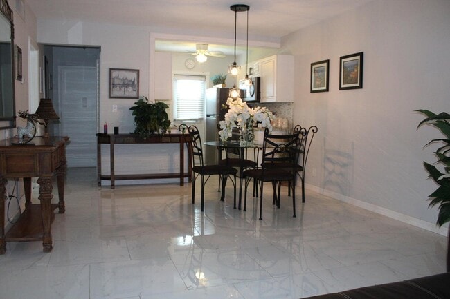 1113 Lake Terrace