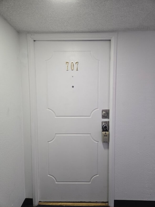 Photo - 2 Bedroom Condo at the Wimbledon Tennis Club Community