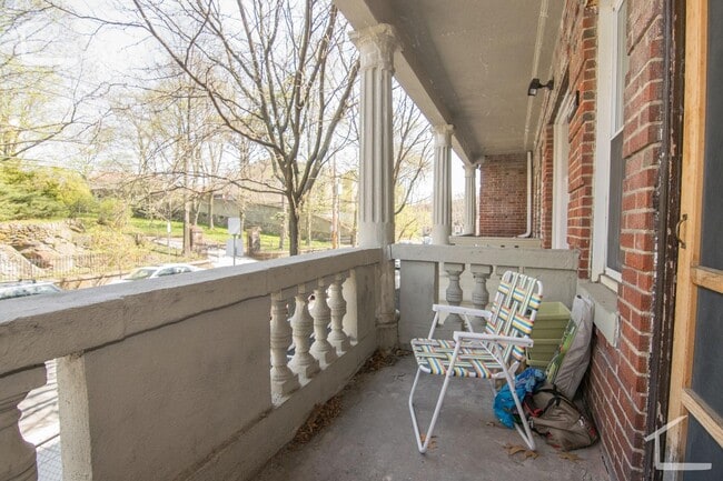 Photo - Huge 2 bed unit with the landlord paying the broker's fee for 9/1!!