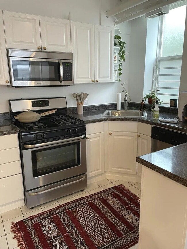 Photo - 2257 W Addison St