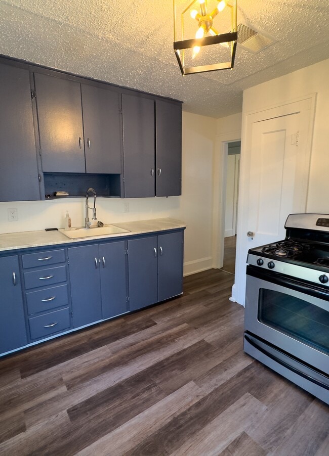 Building Photo - 3120 Cottage Grove Ave Unit 2