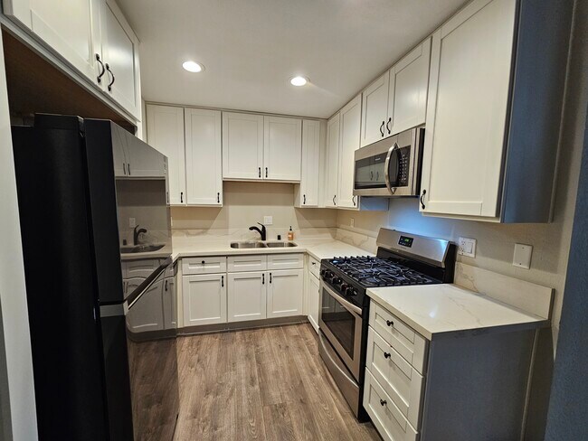 Photo - 1432 W 227th St