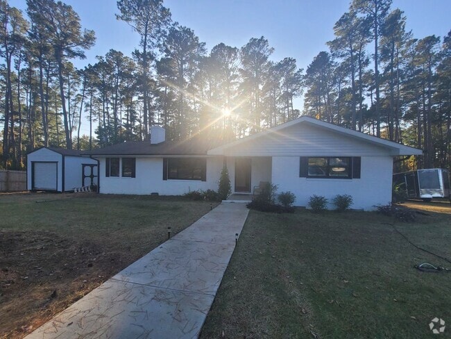 Building Photo - Beautifully Upgraded Ranch Home located ou...