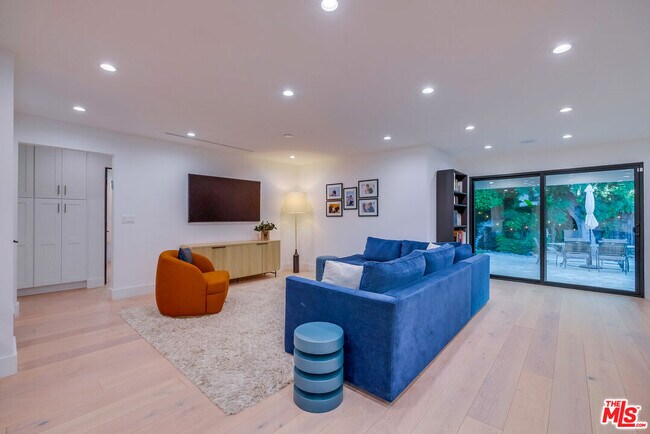 5715 Corteen Pl