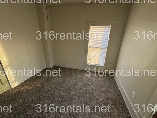 Photo - $1095 - 4 bed 2 bath - Single Family Home - NEWLY RENOVATED