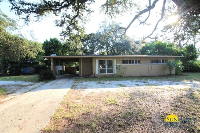 Building Photo - Beautiful 3 Bedroom Home in Fort Walton Beach