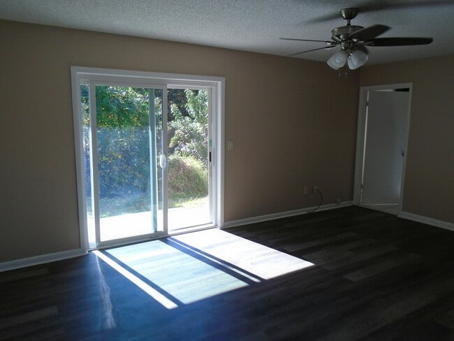 733 Laurel Bay Cir