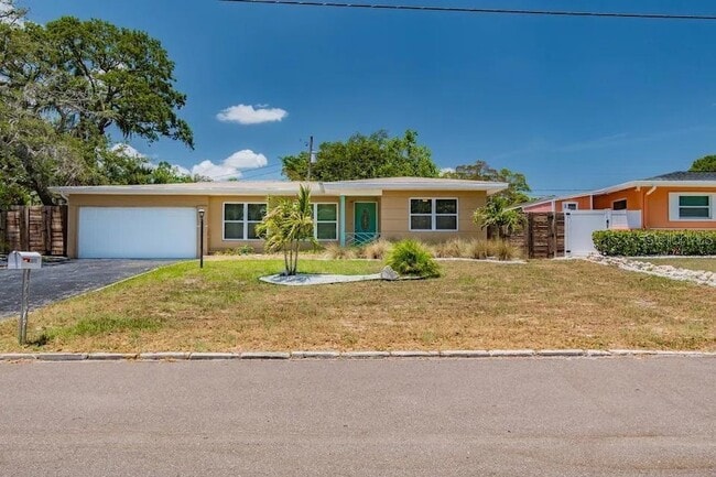 Building Photo - 10911 Cherokee Dr Rental