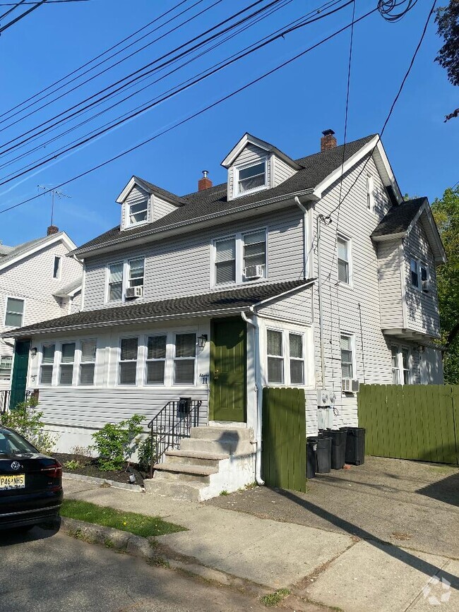 Building Photo - 11 Walnut St Rental