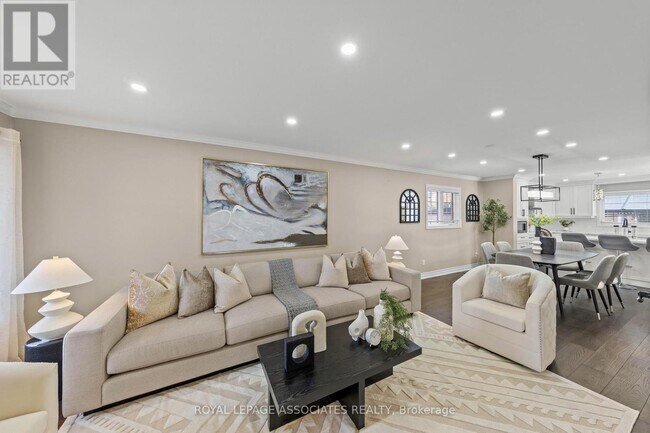 Photo - 33 Hutton Crescent