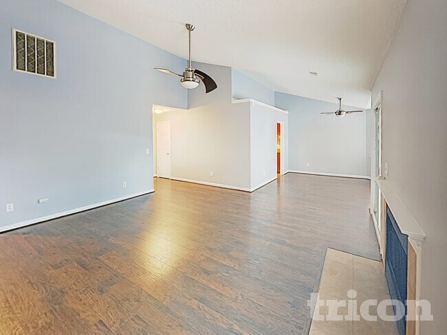 Photo - 430 Forest Grove Cir