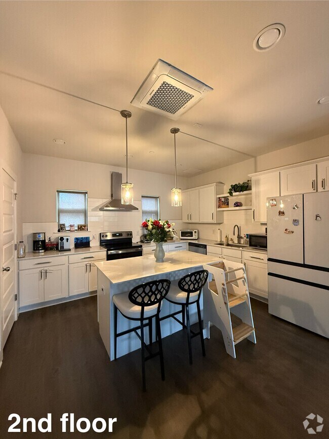 Building Photo - 310 Tendick St Rental