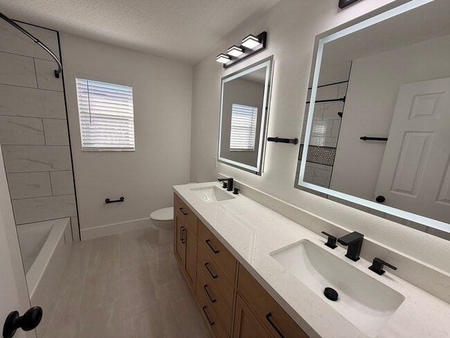 Photo - 1042 Ballyshannon Pky