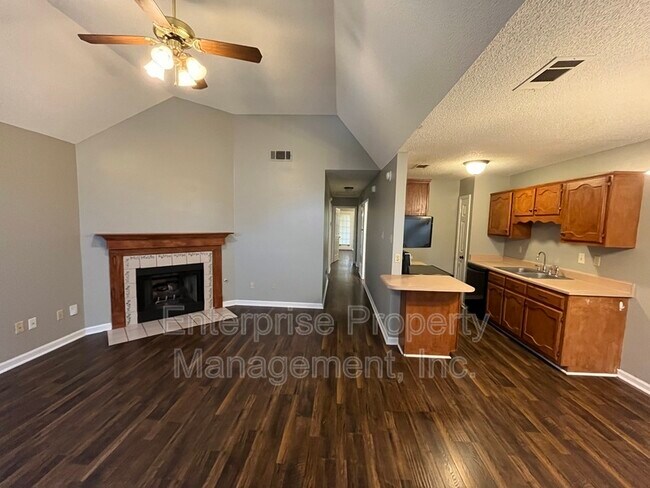 Photo - 1744 Camille Way
