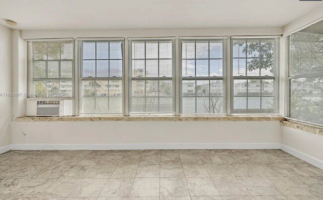 Photo - 7885 Crespi Blvd