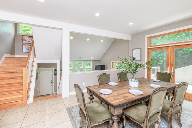 Photo - 2 E Clarkson Rd Unit B