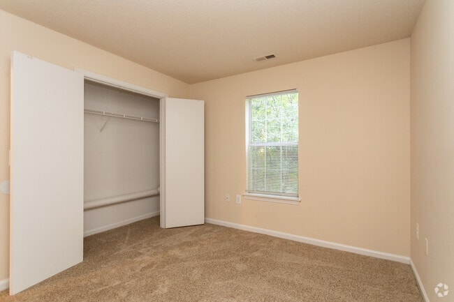 2BR, 2BA - 1049SF