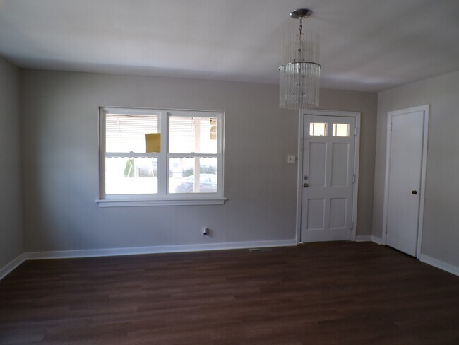 Photo - 1400 19th Pl SW