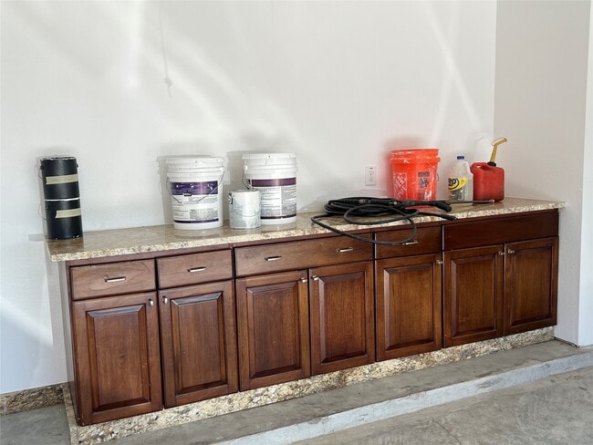 Building Photo - 99 Fordland Estate Dr