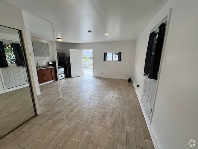 Building Photo - 161 1/2 N Hoover St Unit 1 Rental