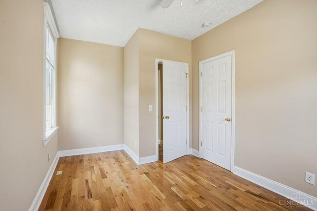 Photo - 2429 Robertson Ave Unit 2