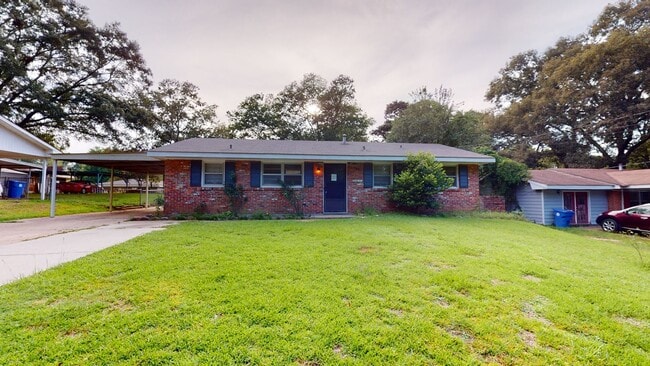 Building Photo - Precious updated 3 bed/1bath located in Oakleigh Heights