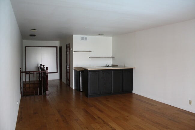 Photo - Los Caballeros #007 Unit 7B