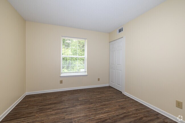 2BR, 1BA - 810SF - Bedroom