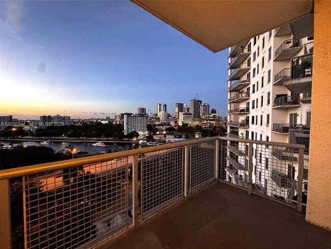 Photo - 10 SW South River Dr Unit 1010
