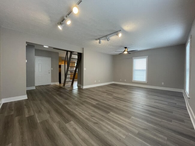 Building Photo - 486 Old Wheat St NE Unit Apt. C