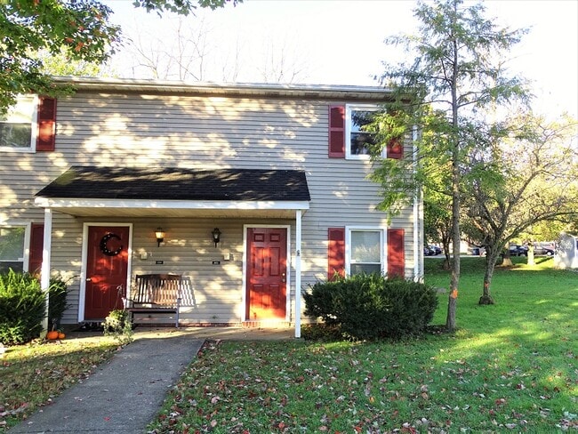Building Photo - 682 S Cedar St Rental