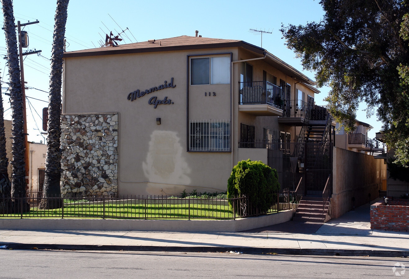 Photo - 112 W Hillsdale St