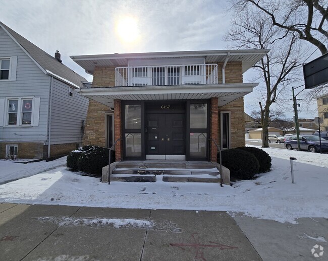 Building Photo - 6157 W Belmont Ave Rental