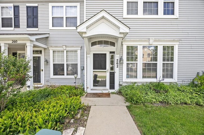 Photo - 262 Springbrook Trl S