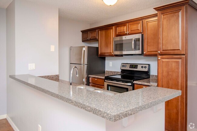Building Photo - 1/1 Den Upgraded in Brandon in walking dis... Rental