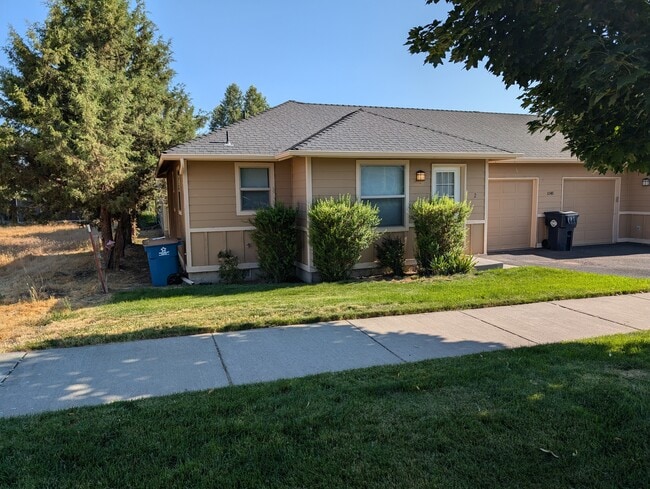 Photo - 1048 Ne Warner Pl Townhome