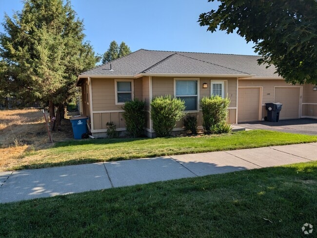 Building Photo - 1048 Ne Warner Pl Unit #2 Rental