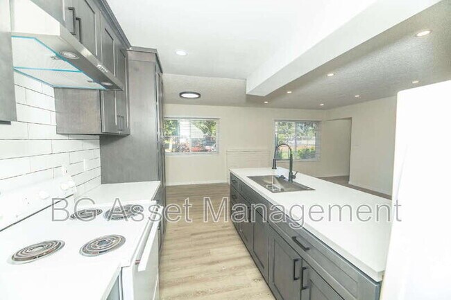 Photo - 4110 34th Ave Unit 3