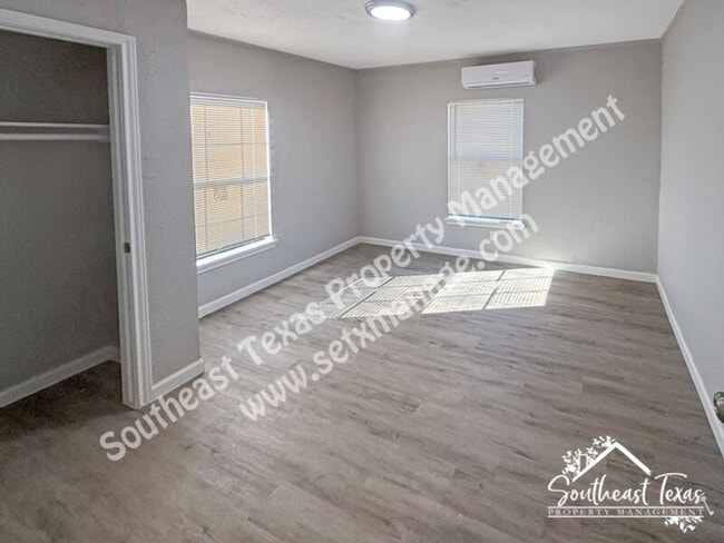 Photo - 3890 Harding Dr