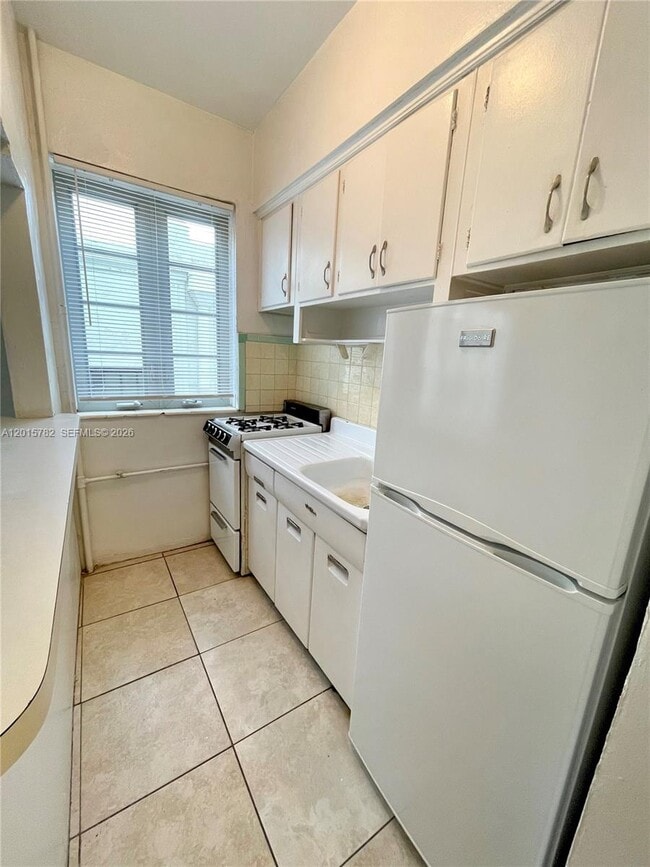 901 Collins Ave Unit 103