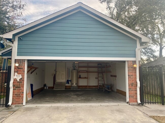 Photo - 722 E 40th 1/2 St