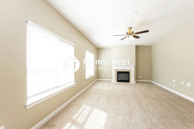 Photo - 4 Bedroom Pet-Friendly Home in Charlotte, NC with Main Street Renewal