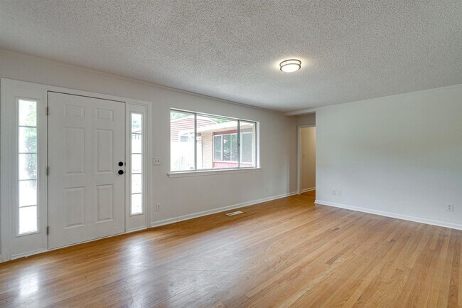 Photo - 4363 Montview Dr