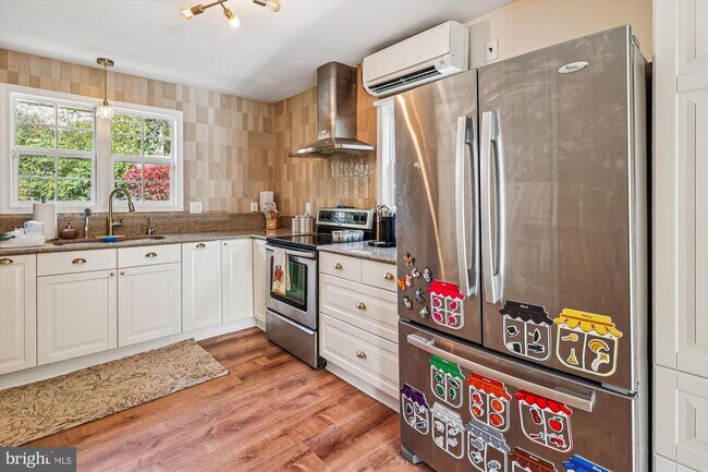 Photo - 832 Clifton Ave