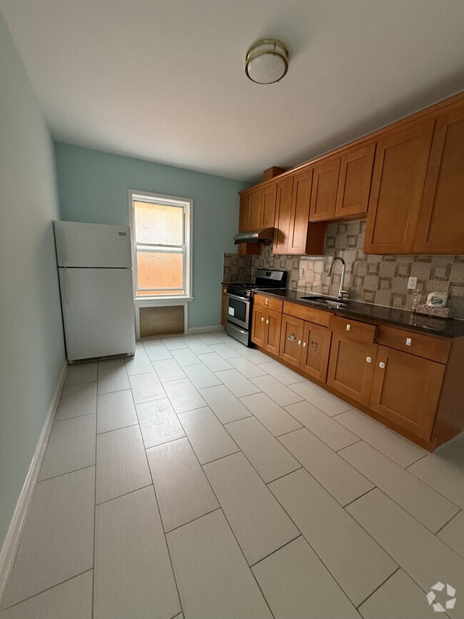 Building Photo - 64 Quentin Rd Unit 2 Rental