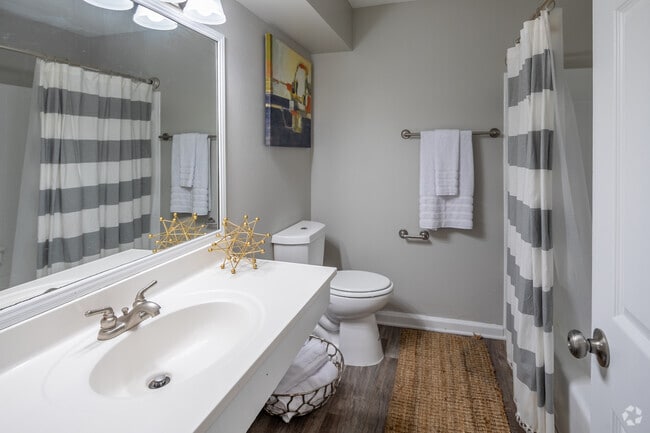 2BR, 2BA - Renovated - 953SF - Bathroom